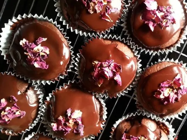 Simple Vegan Chocolate Cupcakes